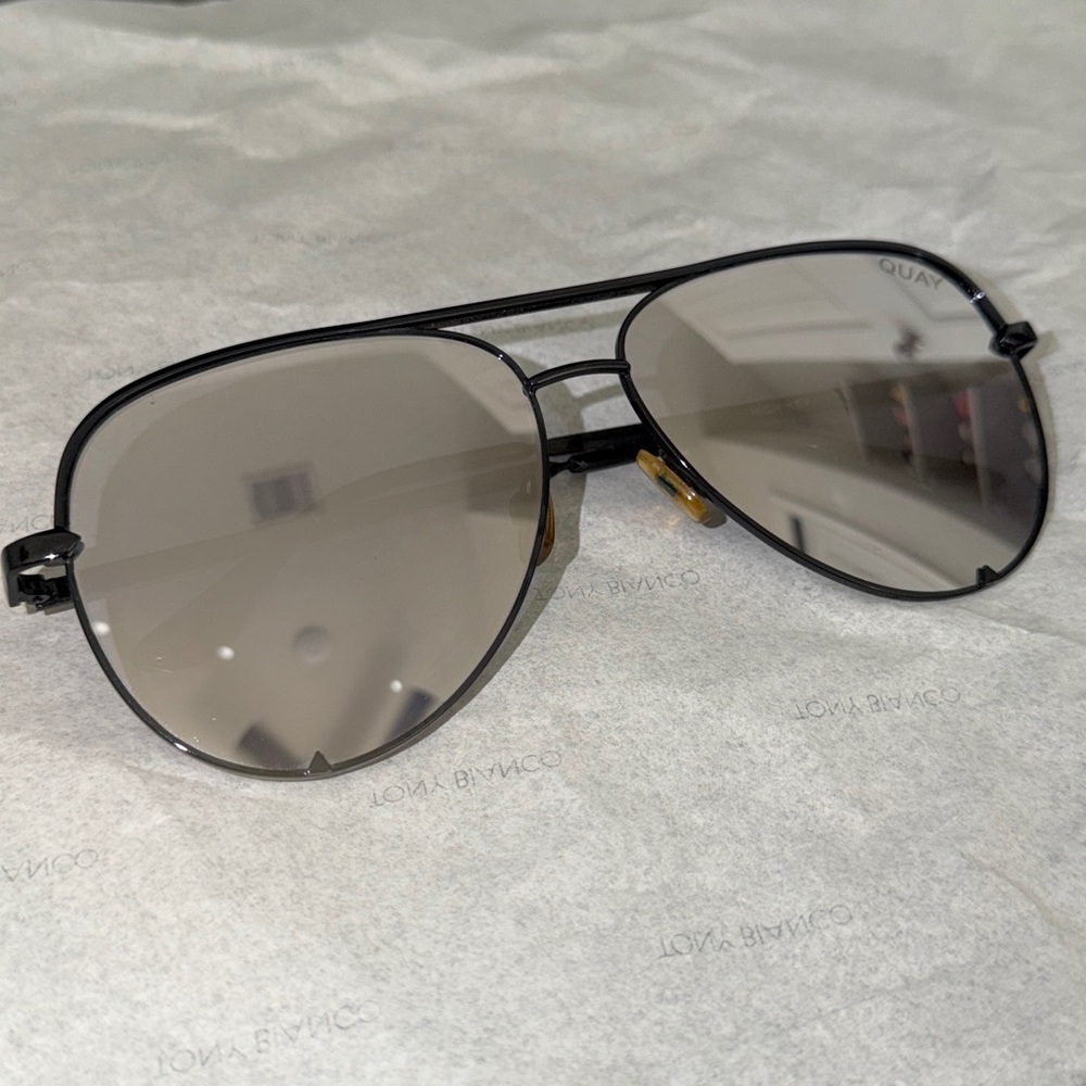 Dezi x Quay High Key Aviator Sunglasses - Picture 4 of 7